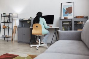 Espace de travail à domicile : concevoir un bureau sur mesure