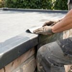Guide pour choisir une membrane d'étanchéité sur toit plat d'abri adossé